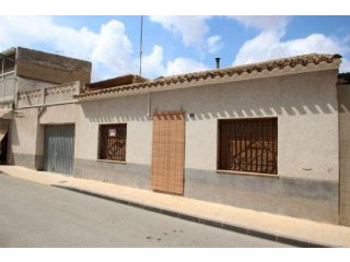 Centre of town with outside space (Ref...