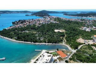 ROGOZNICA- GRAĐEVINSKO ZEMLJIŠTE UZ MORE