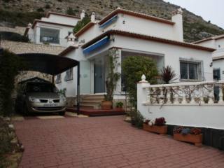 3 Bedrooms - Villa - Alicante - For Sale