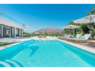 7 bedroom detached villa for sale