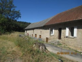 Nice Hamlet Location, House and Barn