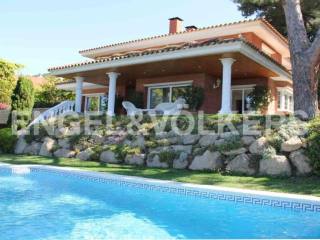 Luxury looking at sea. Costa de..