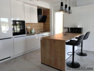 Moderna vila s bazenom u Žeravi