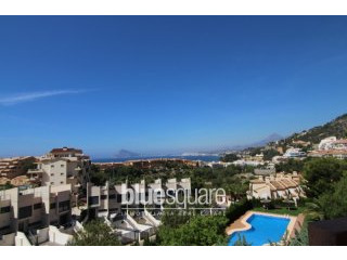 2-Bedroom apartment with stunning sea..