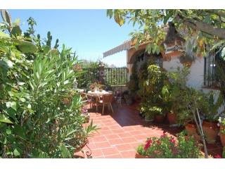 Villa - A CHARMING, IMMACULATELY..