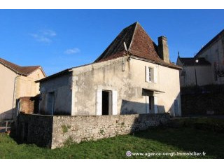 Ref 29340 : Hauteurs D'un Village Avec..