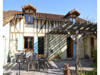 Superb cottage in pretty village MeM844