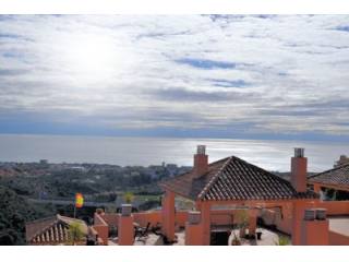 2 Bed Apartment for sale in Calahonda
