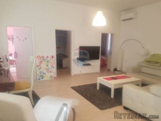 PULA: MODERNO UREĐEN STAN U STROGOM CENTRU