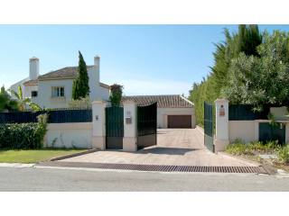 5 Bedrooms - Villa - Cadiz - For Sale