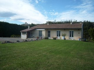Villa With Spacious Garden And Clear..
