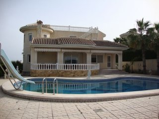 6 Bedrooms - Villa - Alicante - For Sale