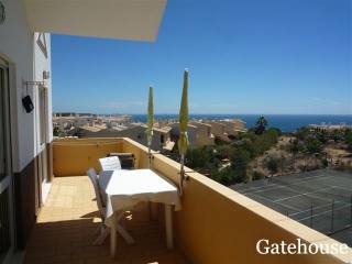 Salema 2 Bed Apartment With Sea Views..