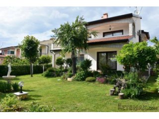 POREČ-apartmanska kuća
