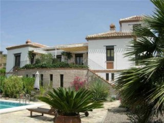 5 bedroom, 3 bathroom Villa, (build 520..