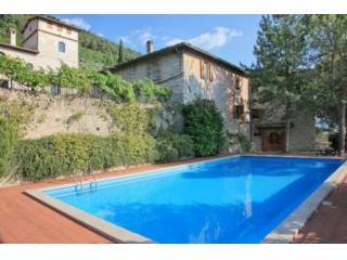 Umbrian Villa With 27 Rooms