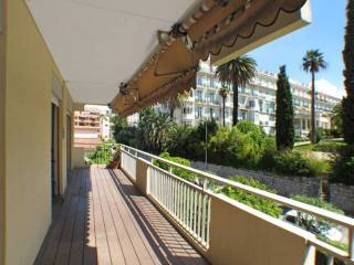 beautiful modern 3 beds apartment, nice..