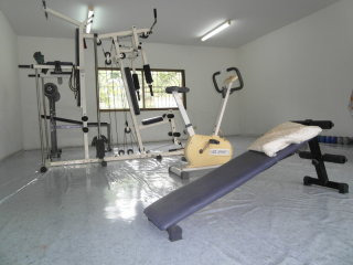 Secluded 4 bedroom pool house on a 1..