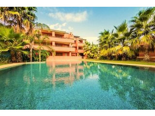 * STUNNING 2 BEDROOM 1ST FLOOR BEACH..
