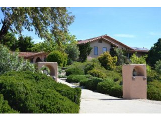 4 bedroom House For Sale: 3140 Box..