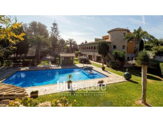 Luxury 5-bedroom Villa in Javea