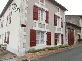 4295me Lovely renovated Village House;..