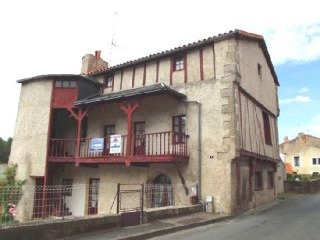 Former Coaching House, Amazing Character