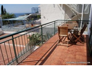 ROSES: Apartment with a large terrace..