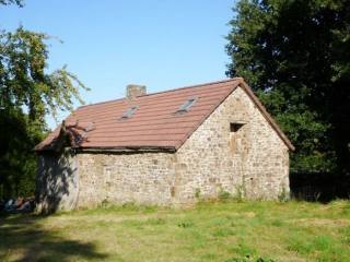 Barn to Renovate in Nice Setting