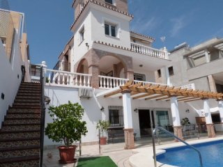 4 bedroom, 4 bathroom Villa, (build 270..