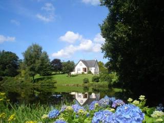 6 Bedroom House, Lake, 5 Acres