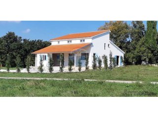 KUĆA S BAZENOM IZMEĐU KANFANARA I ŽMINJA