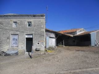 Charentaise stone house to renovate