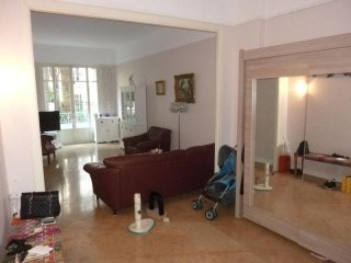 Spacious Apartment With High Ceilings..