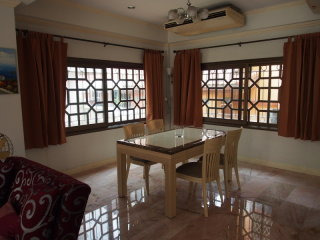 Ideal family house in the center of..