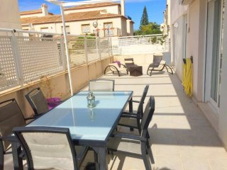 2 bedroom Apartment with large terrace..