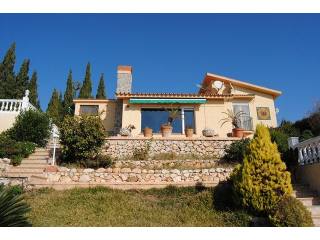 Villa for Sale in Benajarafe 495.000..