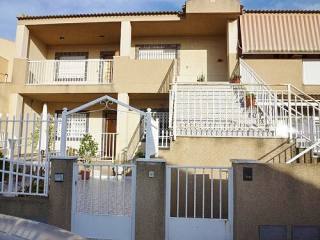 3 BED TOP FLOOR APARTMENT