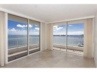 2 bedroom Flat For Sale: 200 SE 15 RD #..