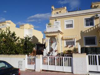 Lovely 3 Bed 2 Bath cornerhouse with..