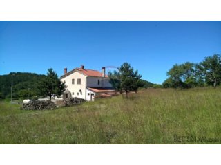 Grožnjan, veliko imanje od 80 000 m2