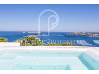 Spectacular villas with stunning sea..