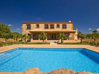 Traditional country home in a quiet..
