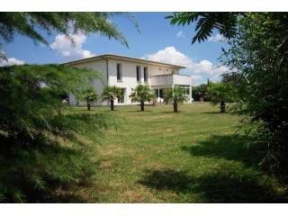 3 bedroom House For Sale: 33000 BORDEAUX