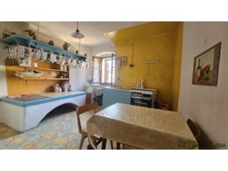 APARTMAN U CENTRU CRESA, POTREBNA ADAPTACIJA!