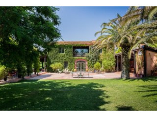 Fully restored Masia for sale in Baix..