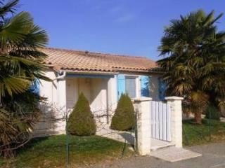 A Nice Bungalow Near To Shops And..