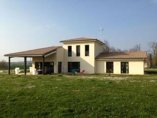 Beautiful and spacious recent 4 beds..