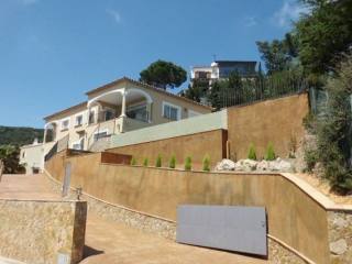 4 Bedrooms - Villa - Girona - For Sale