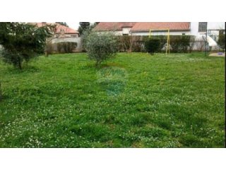 ZEMLJIŠTE S PROJEKTOM ZA KUĆU S BAZENOM